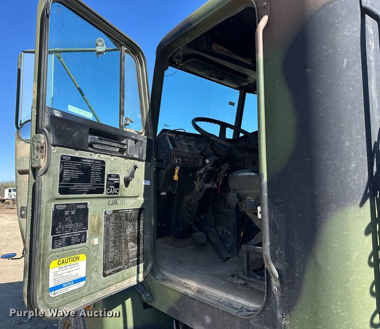 image for item EK0545 2001 Freightliner FLD 120 glider kit semi truck