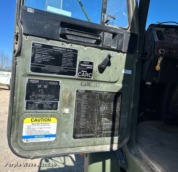 image for item EK0545 2001 Freightliner FLD 120 glider kit semi truck