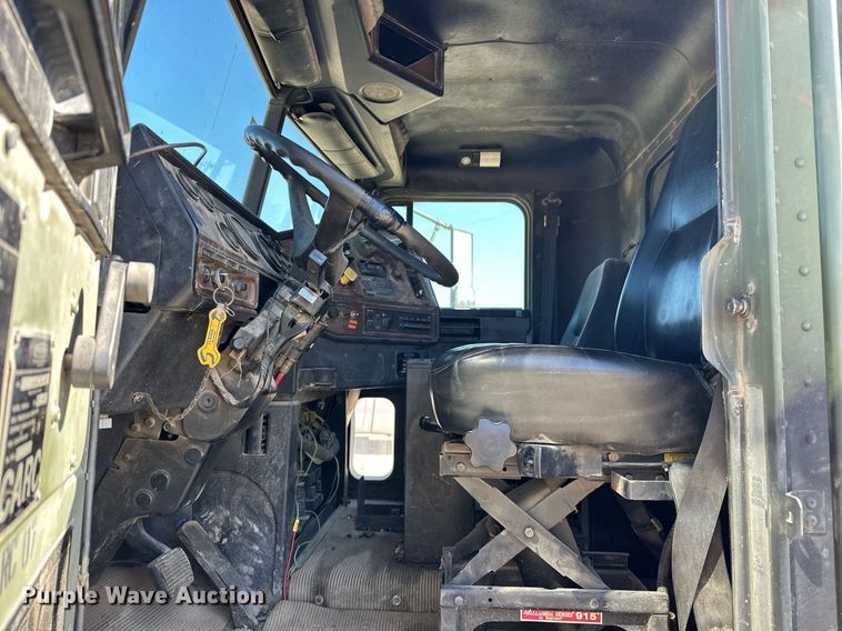 image for item EK0545 2001 Freightliner FLD 120 glider kit semi truck