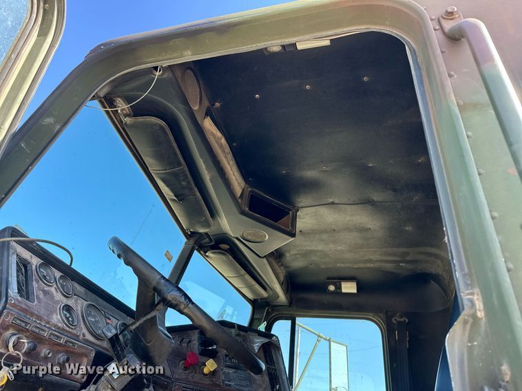 image for item EK0545 2001 Freightliner FLD 120 glider kit semi truck