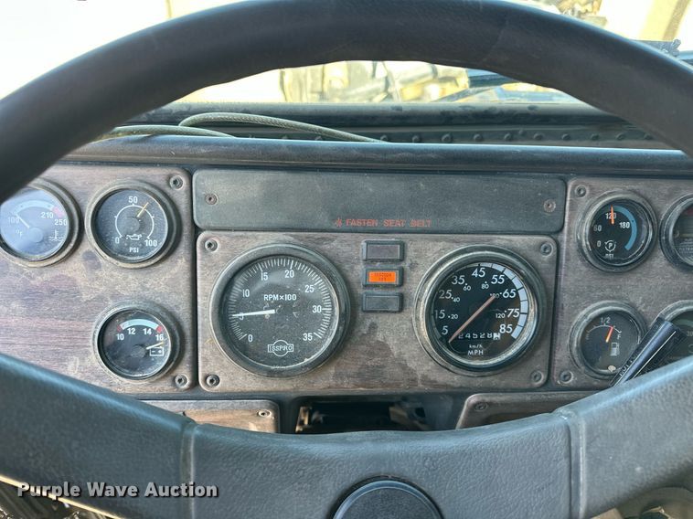 image for item EK0545 2001 Freightliner FLD 120 glider kit semi truck