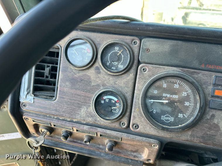 image for item EK0545 2001 Freightliner FLD 120 glider kit semi truck