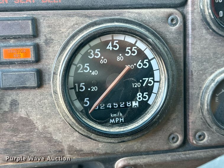 image for item EK0545 2001 Freightliner FLD 120 glider kit semi truck