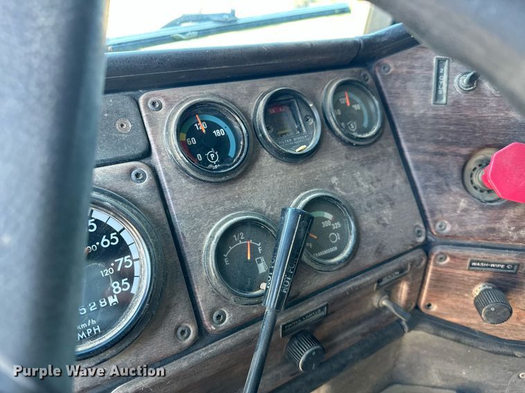 image for item EK0545 2001 Freightliner FLD 120 glider kit semi truck