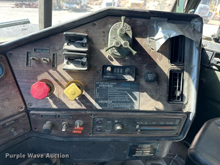 image for item EK0545 2001 Freightliner FLD 120 glider kit semi truck