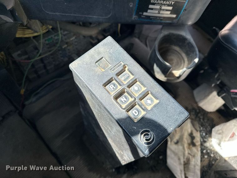 image for item EK0545 2001 Freightliner FLD 120 glider kit semi truck