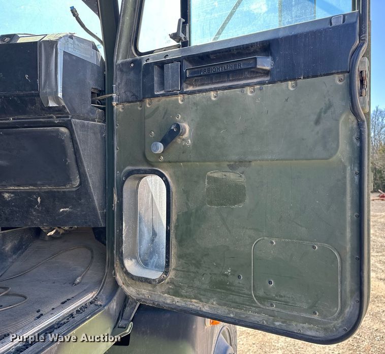 image for item EK0545 2001 Freightliner FLD 120 glider kit semi truck