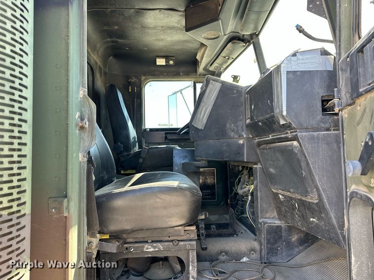 image for item EK0545 2001 Freightliner FLD 120 glider kit semi truck