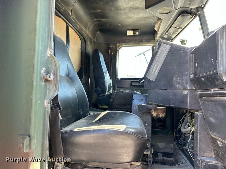 image for item EK0545 2001 Freightliner FLD 120 glider kit semi truck