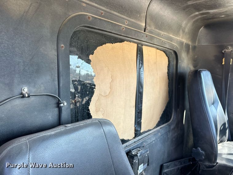 image for item EK0545 2001 Freightliner FLD 120 glider kit semi truck