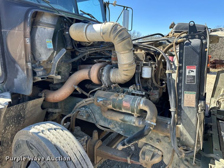 image for item EK0545 2001 Freightliner FLD 120 glider kit semi truck