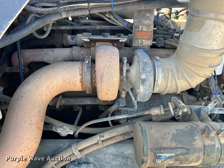 image for item EK0545 2001 Freightliner FLD 120 glider kit semi truck