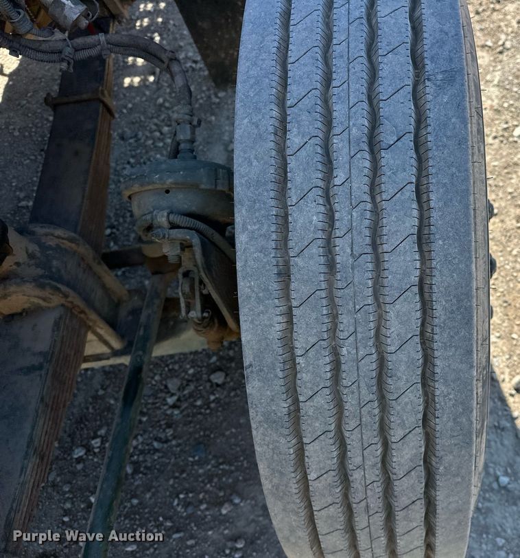 image for item EK0545 2001 Freightliner FLD 120 glider kit semi truck