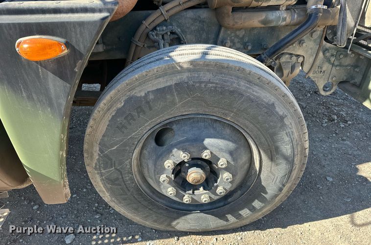 image for item EK0545 2001 Freightliner FLD 120 glider kit semi truck