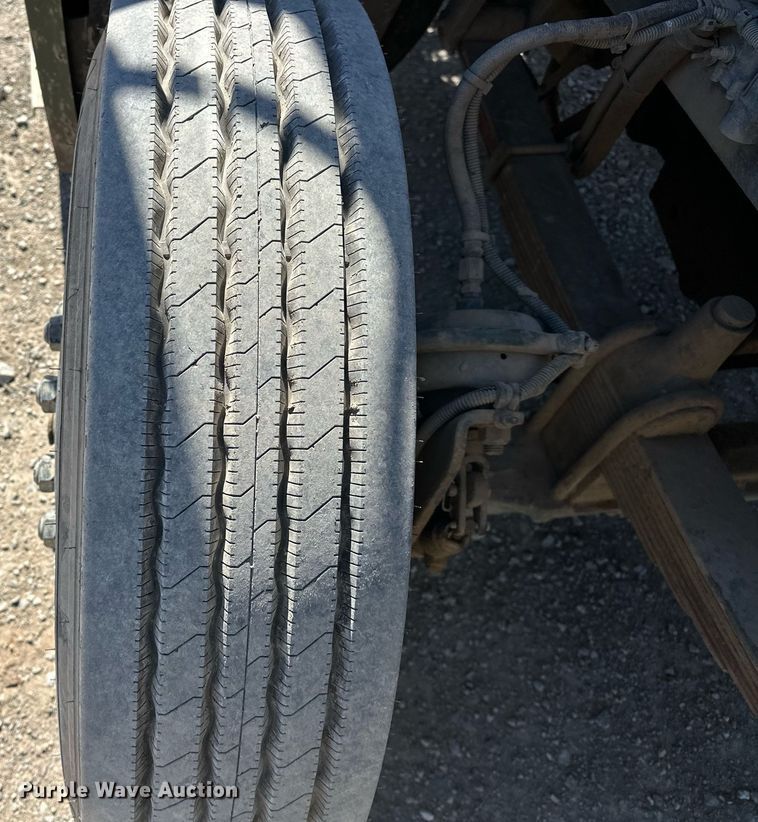 image for item EK0545 2001 Freightliner FLD 120 glider kit semi truck