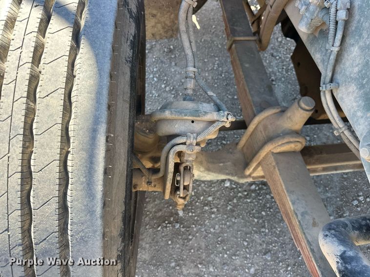 image for item EK0545 2001 Freightliner FLD 120 glider kit semi truck