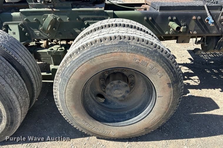 image for item EK0545 2001 Freightliner FLD 120 glider kit semi truck