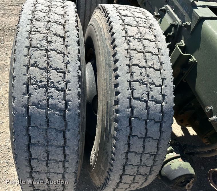 image for item EK0545 2001 Freightliner FLD 120 glider kit semi truck