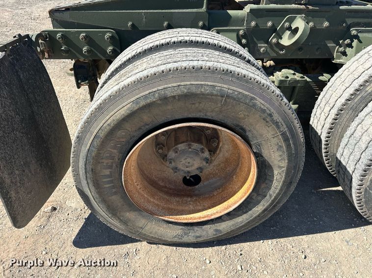 image for item EK0545 2001 Freightliner FLD 120 glider kit semi truck