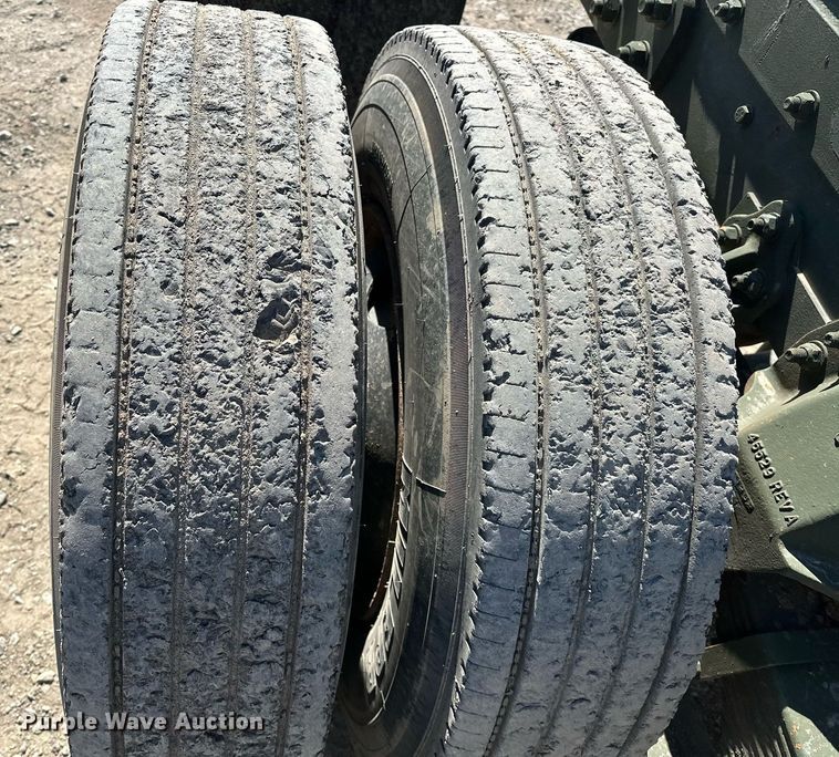 image for item EK0545 2001 Freightliner FLD 120 glider kit semi truck