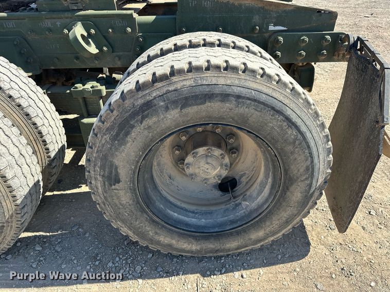 image for item EK0545 2001 Freightliner FLD 120 glider kit semi truck