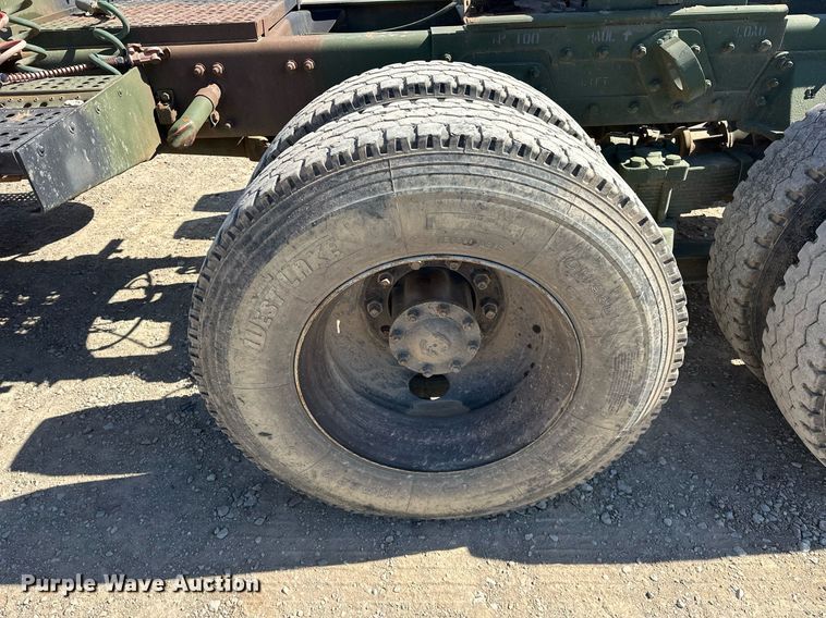 image for item EK0545 2001 Freightliner FLD 120 glider kit semi truck