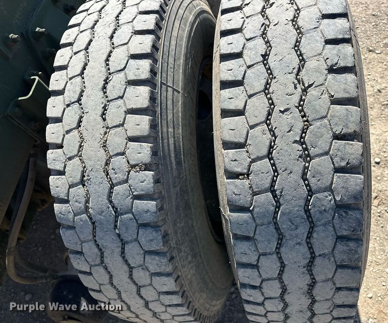 image for item EK0545 2001 Freightliner FLD 120 glider kit semi truck