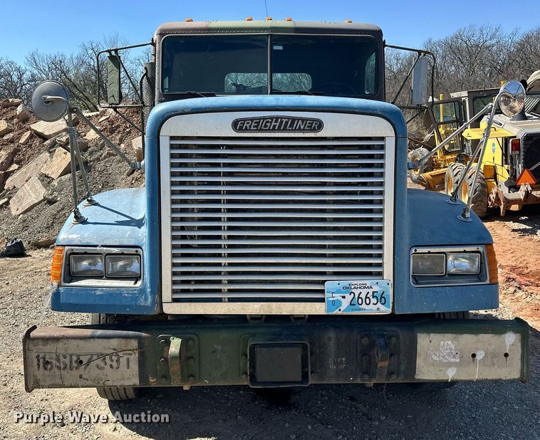 image for item EK0546 2000 Freightliner FLD 120 semi truck