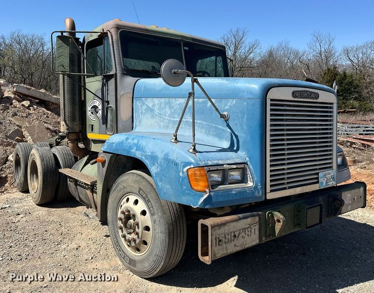 image for item EK0546 2000 Freightliner FLD 120 semi truck