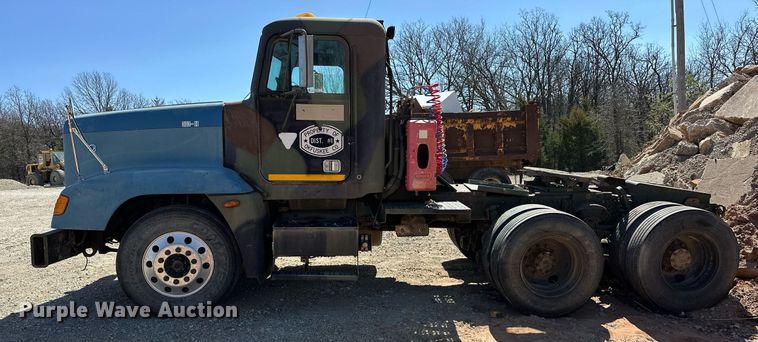 image for item EK0546 2000 Freightliner FLD 120 semi truck