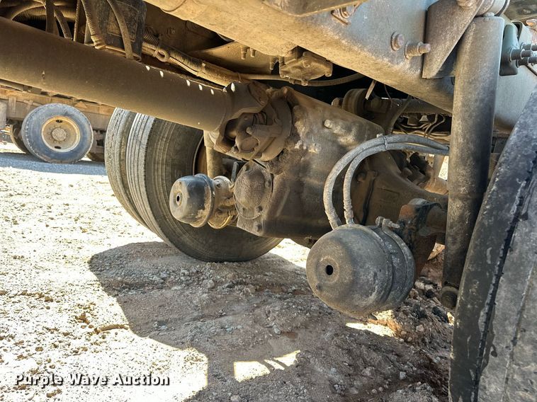 image for item EK0546 2000 Freightliner FLD 120 semi truck