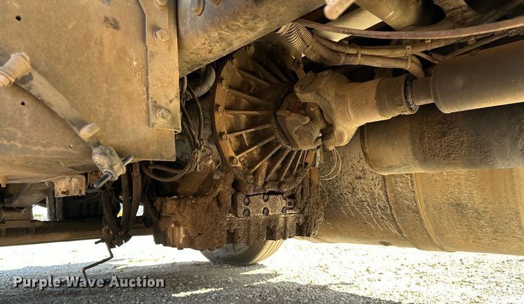 image for item EK0546 2000 Freightliner FLD 120 semi truck