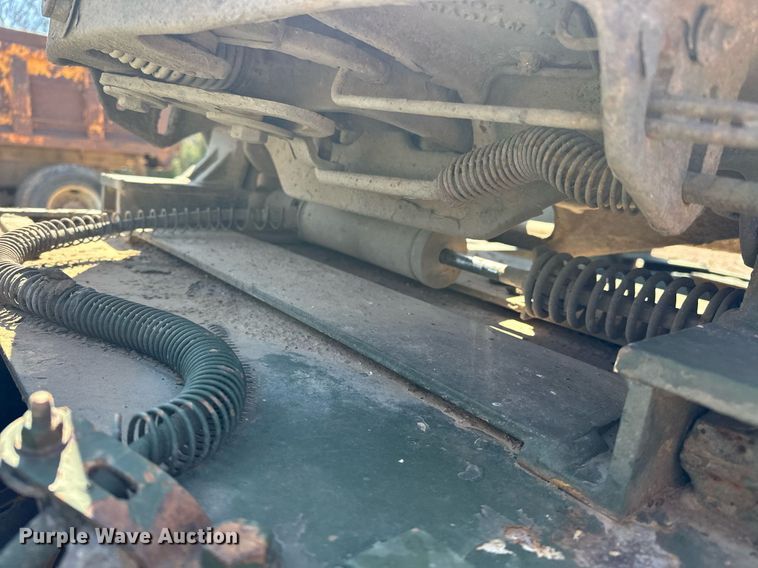 image for item EK0546 2000 Freightliner FLD 120 semi truck