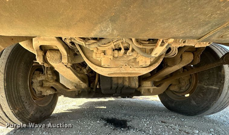 image for item EK0546 2000 Freightliner FLD 120 semi truck