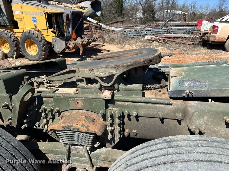 image for item EK0546 2000 Freightliner FLD 120 semi truck