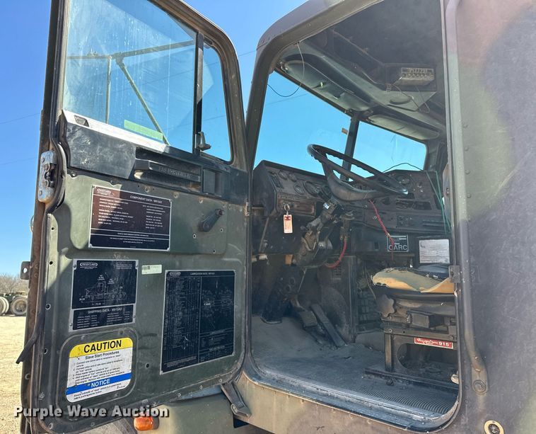 image for item EK0546 2000 Freightliner FLD 120 semi truck