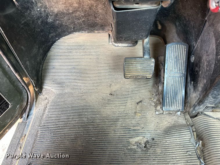 image for item EK0546 2000 Freightliner FLD 120 semi truck