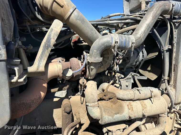 image for item EK0546 2000 Freightliner FLD 120 semi truck