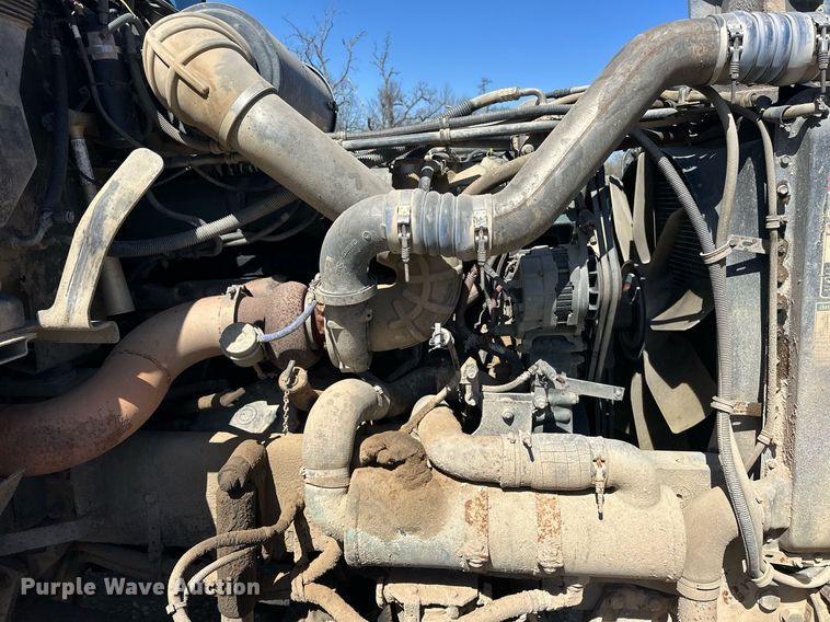 image for item EK0546 2000 Freightliner FLD 120 semi truck