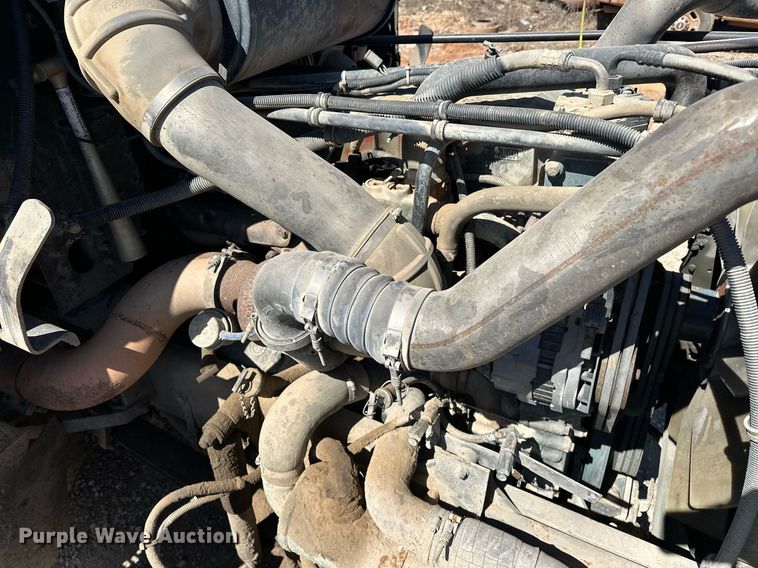 image for item EK0546 2000 Freightliner FLD 120 semi truck