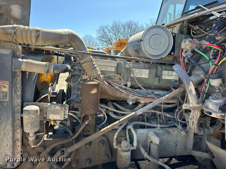 image for item EK0546 2000 Freightliner FLD 120 semi truck