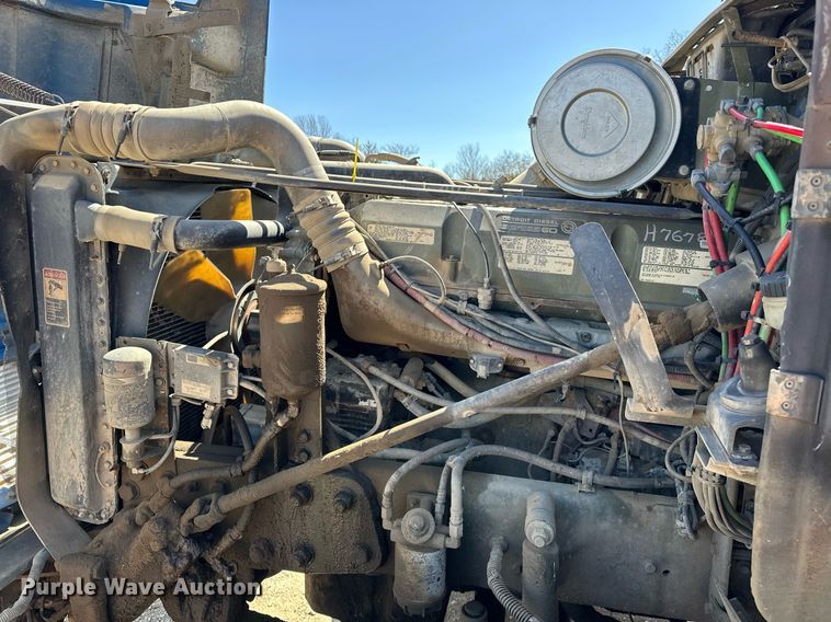 image for item EK0546 2000 Freightliner FLD 120 semi truck