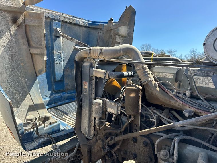 image for item EK0546 2000 Freightliner FLD 120 semi truck