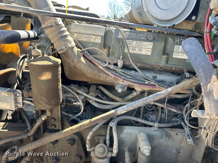 image for item EK0546 2000 Freightliner FLD 120 semi truck