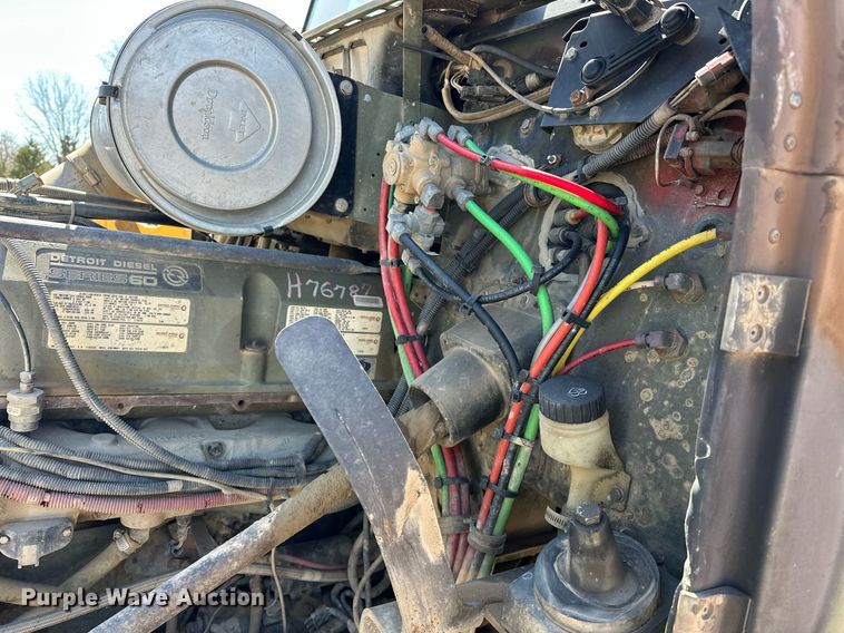 image for item EK0546 2000 Freightliner FLD 120 semi truck