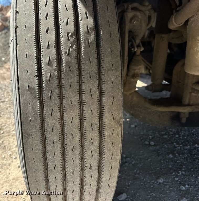 image for item EK0546 2000 Freightliner FLD 120 semi truck