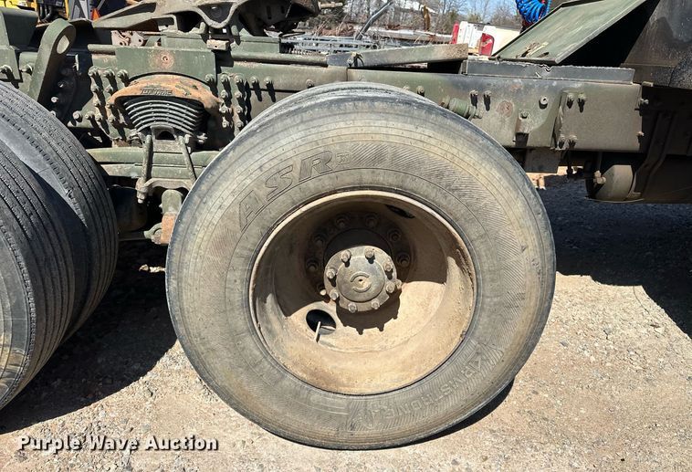 image for item EK0546 2000 Freightliner FLD 120 semi truck