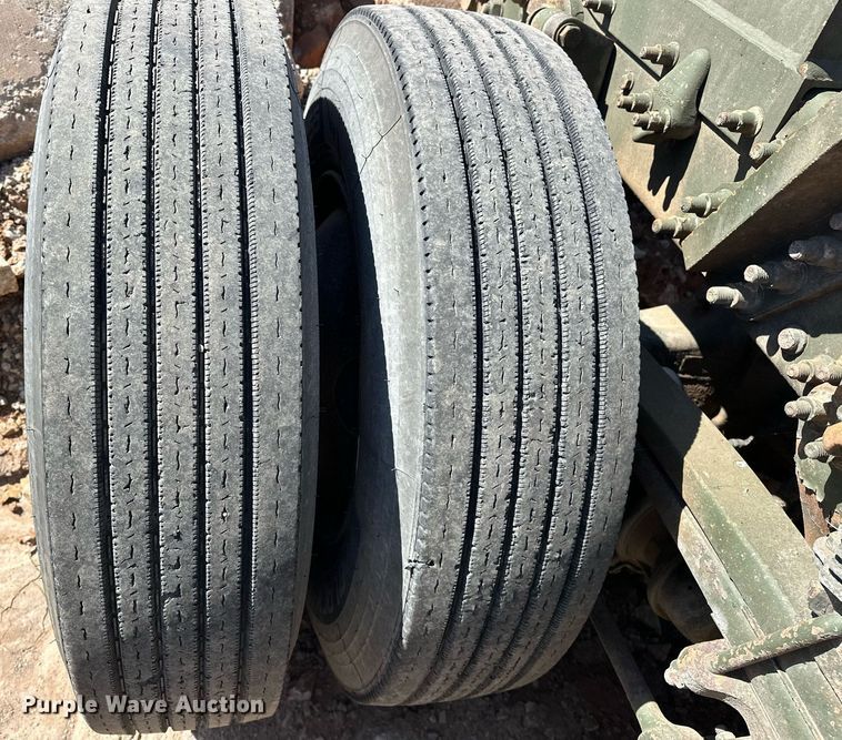 image for item EK0546 2000 Freightliner FLD 120 semi truck