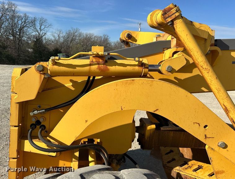 image for item EK0547 2005 Volvo G720B motor grader