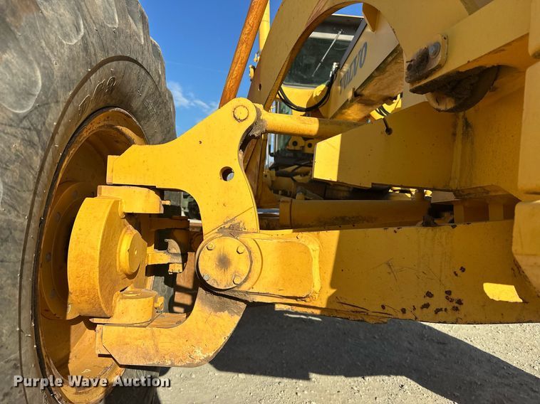 image for item EK0547 2005 Volvo G720B motor grader